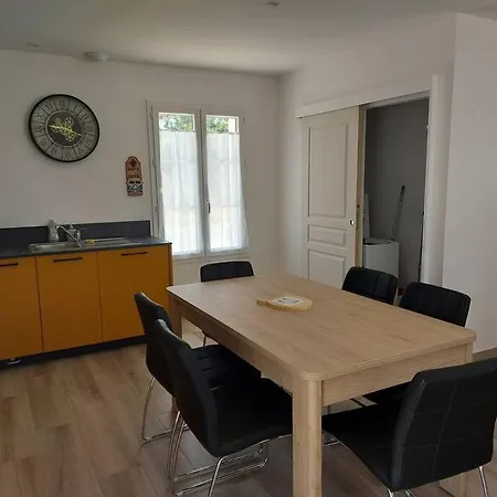 A Tribord: Maison Chaleureuse A 5min De La